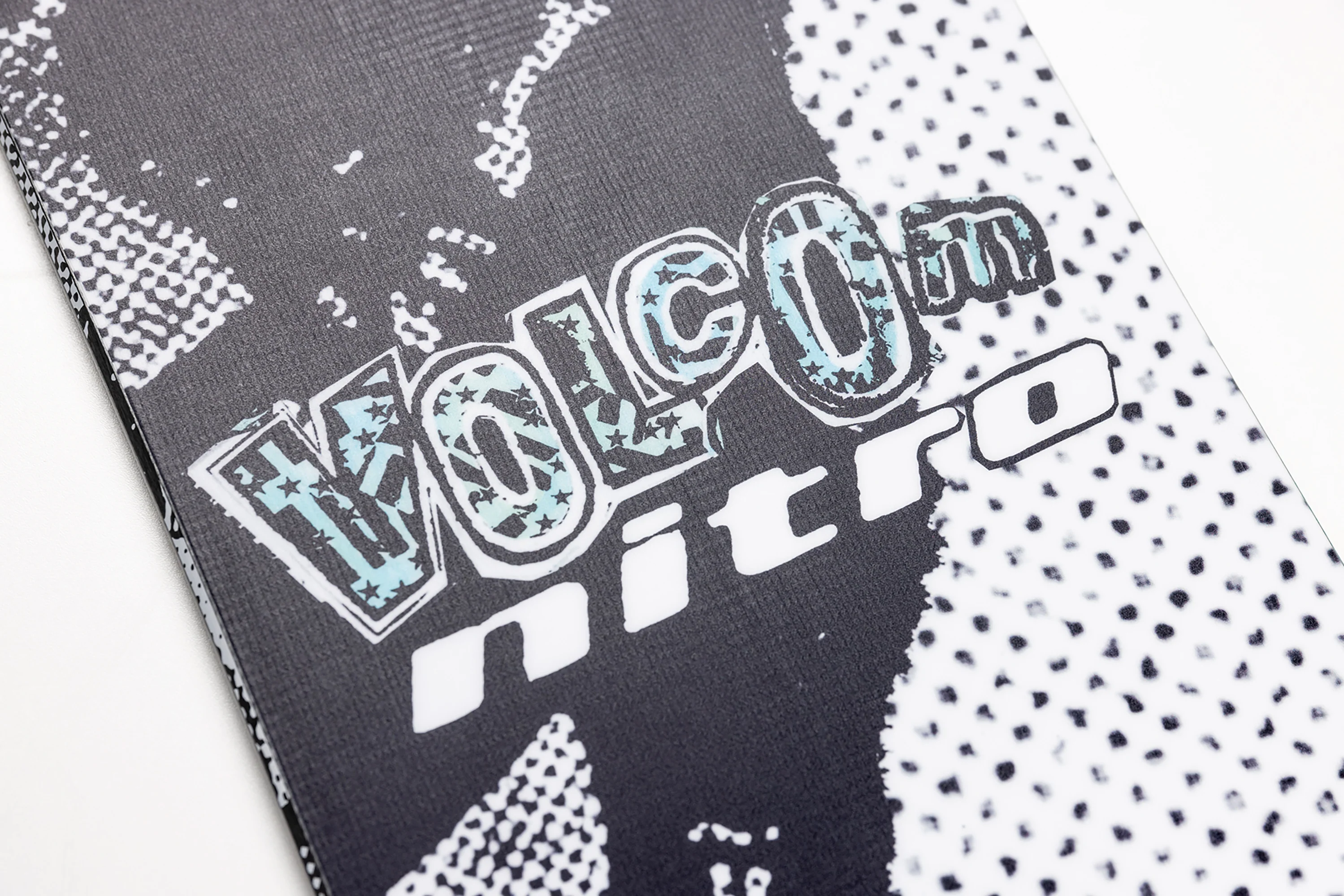 Nitro Alternator x Volcom Snowboard - Image 2
